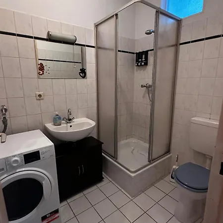 2-zi-wohnung Und Parkplatz Für Geschäftsreisende